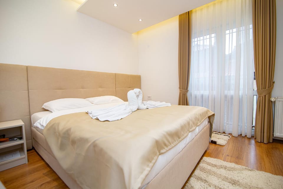 Bed, Bathroom, Bedroom, towels