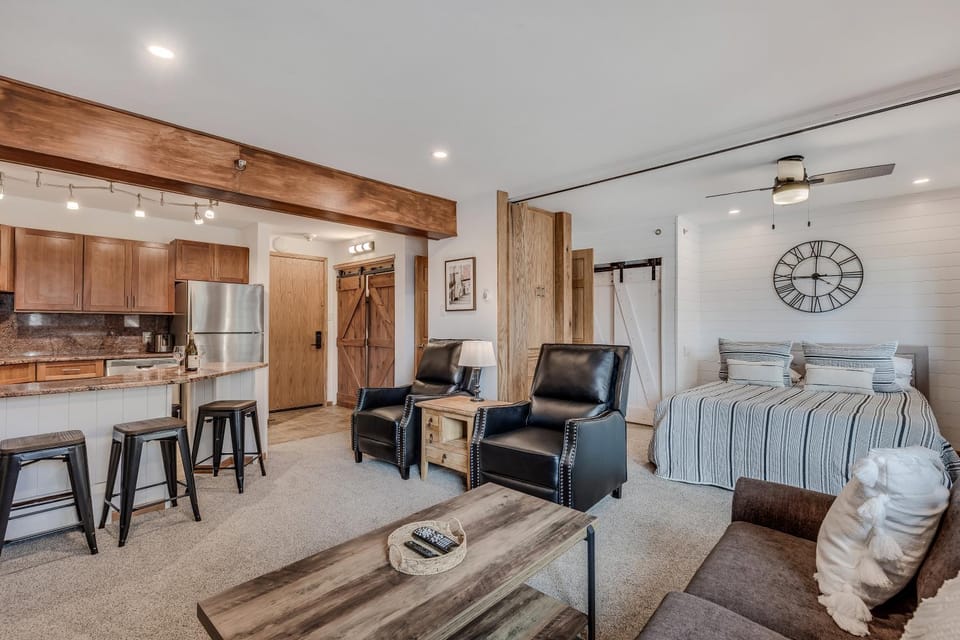 Bed, Living room