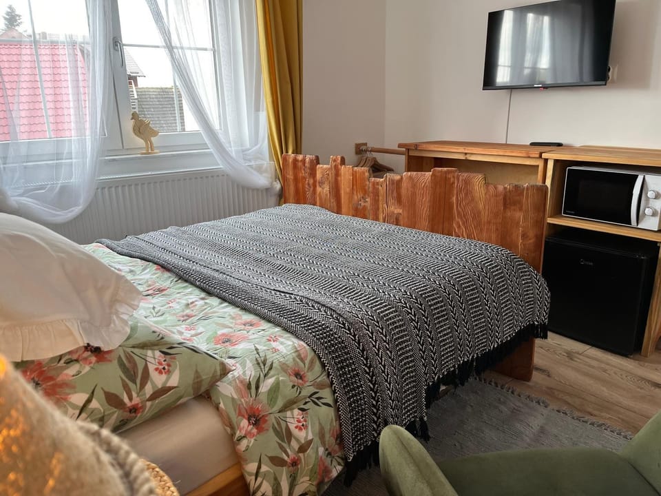 Bed, TV and multimedia, Photo of the whole room, Bedroom, minibar