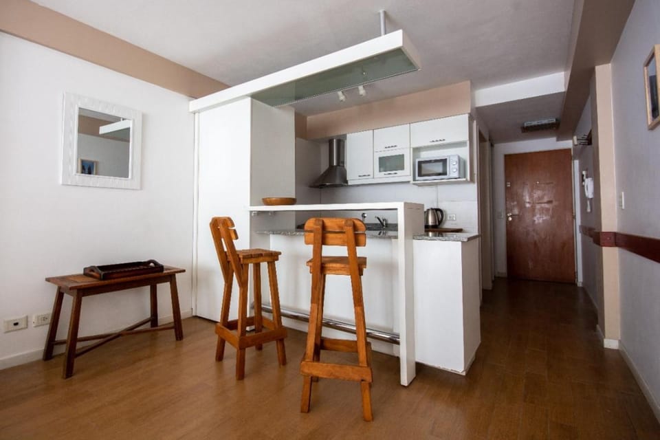Kitchen or kitchenette, Dining area, minibar, pet friendly, stove