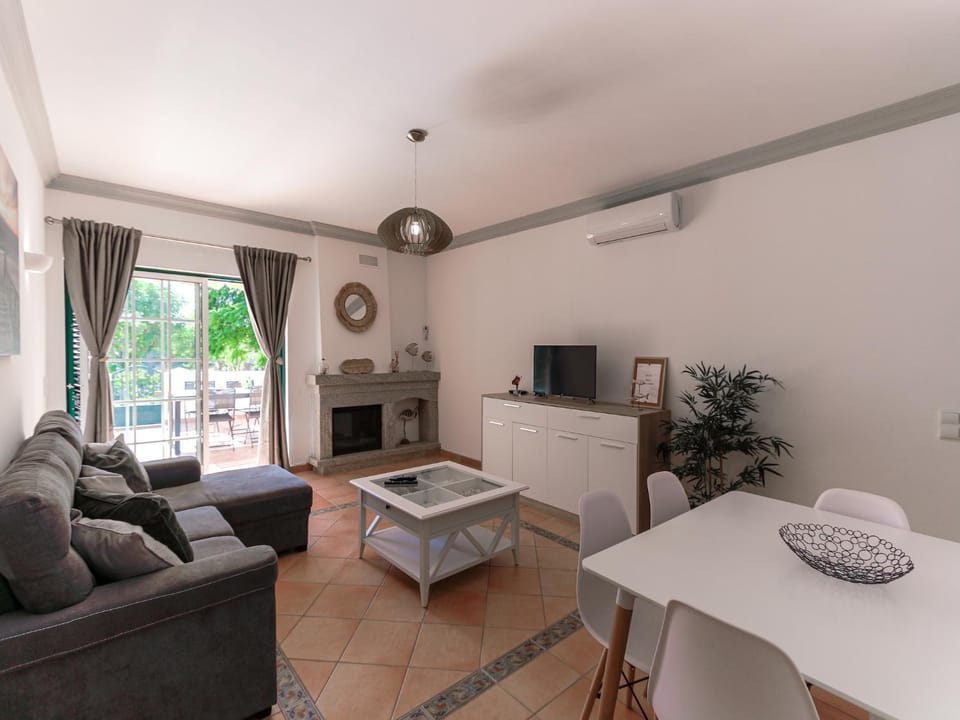 Living room, Seating area, Dining area, air conditioner