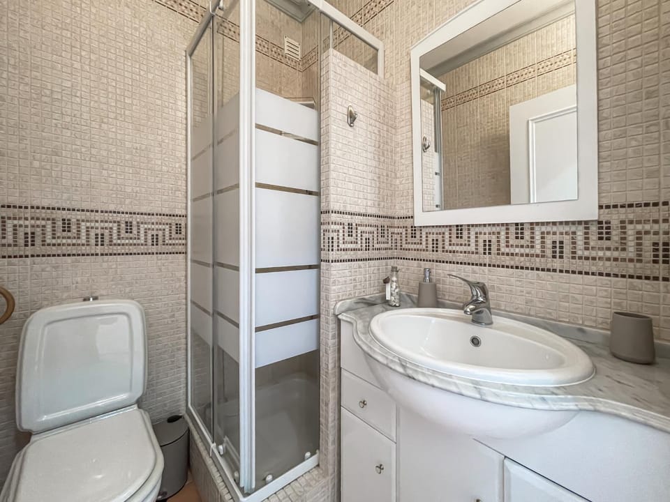 Shower, Toilet, Bathroom, dryer