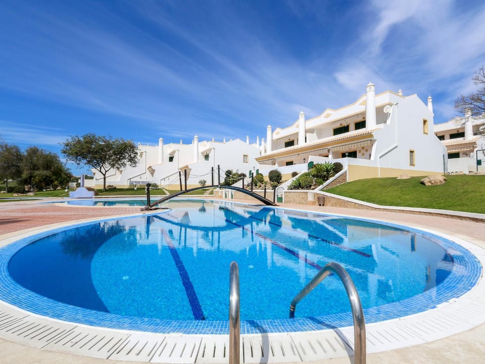 Property building, Garden, Swimming pool