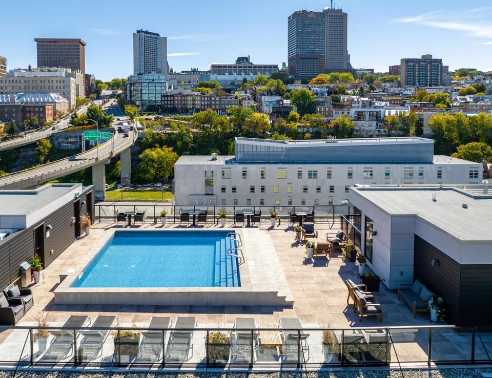 Balcony/Terrace, Pool view, Swimming pool, sunbed
