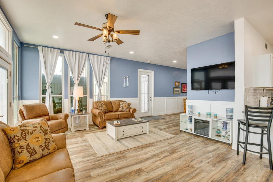 Hot Tub & Sauna: Lakefront Wichita Falls Home! House in Oklahoma