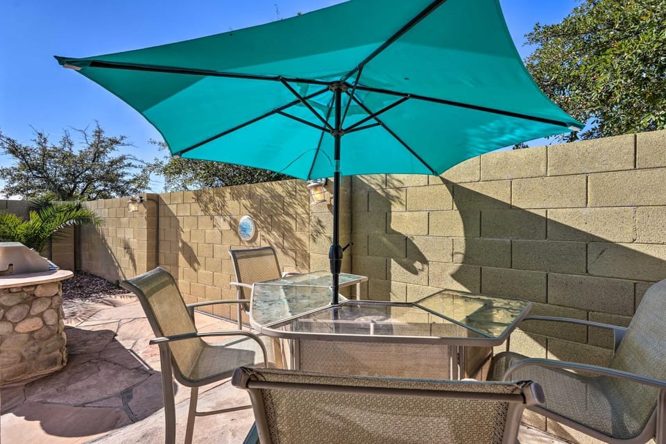 Putting Green + Game Room: Goodyear Oasis House in Avondale
