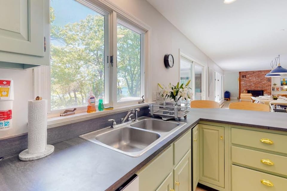 Kitchen or kitchenette, kitchen