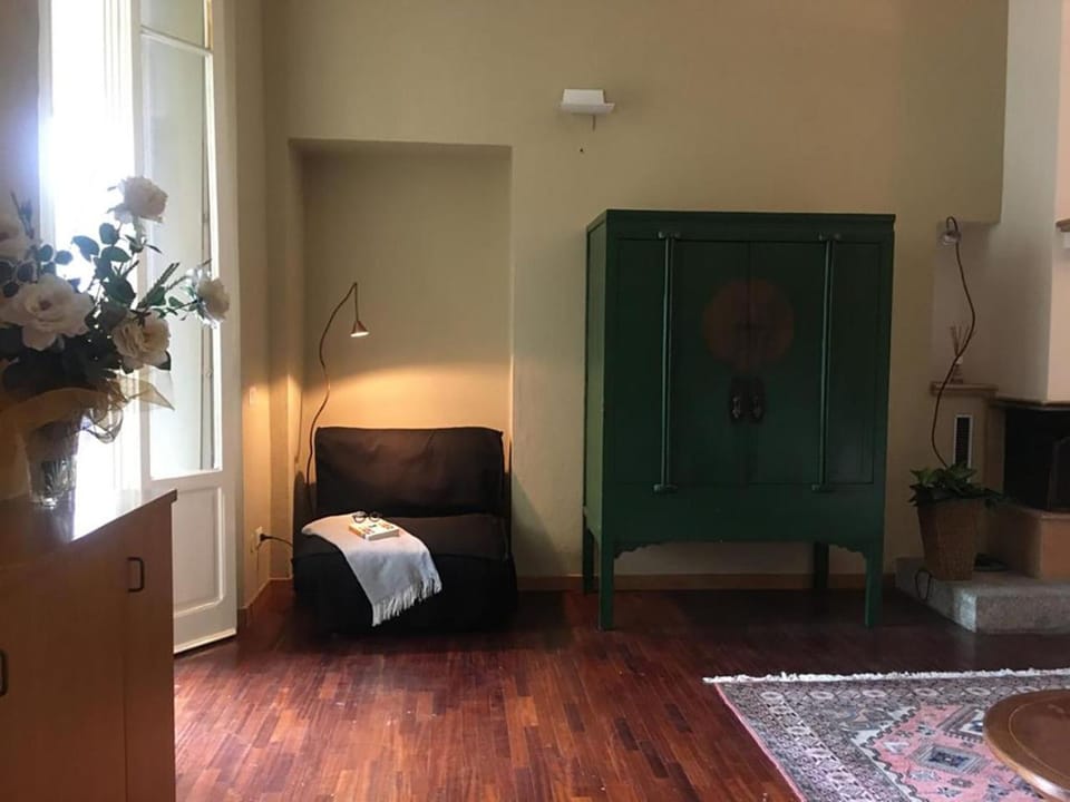 Bed, Living room, wardrobe