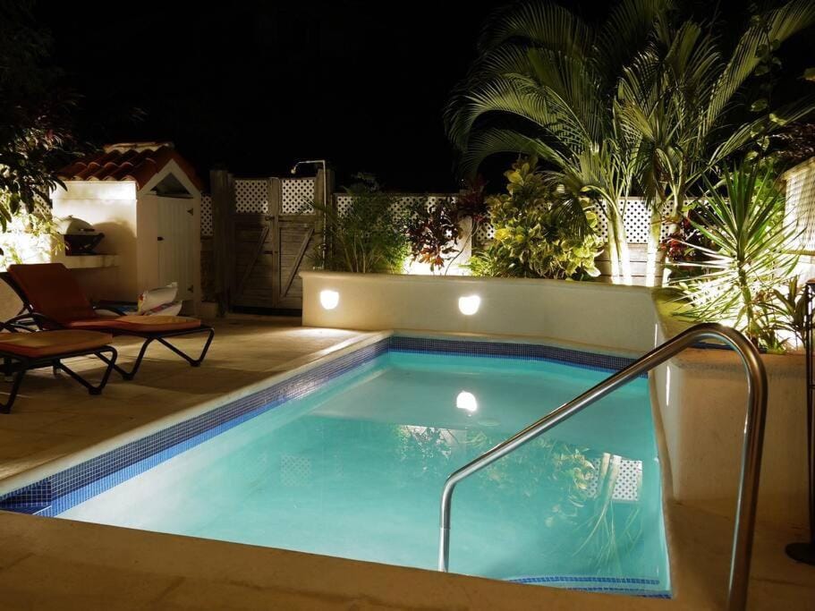 Nanpa, Luxury Family Three Bed Villa, St James West coast, Private pool House in Holetown