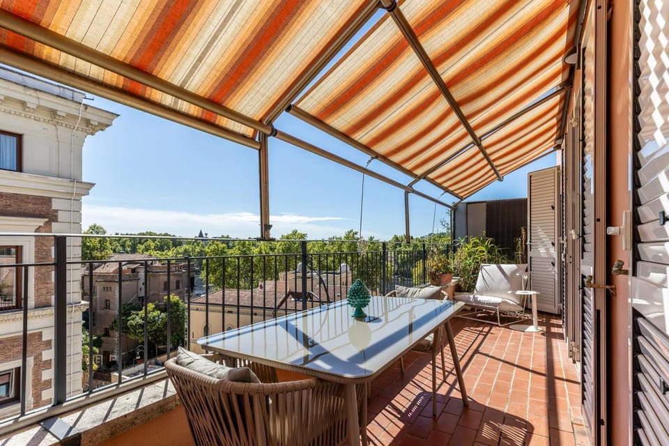 Day, View (from property/room), Balcony/Terrace, Seating area, Dining area