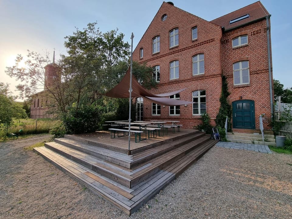 Property building, Facade/entrance, Garden