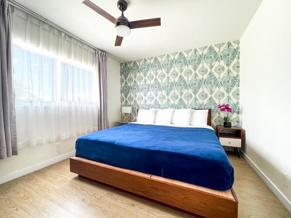 Photo of the whole room, Bedroom