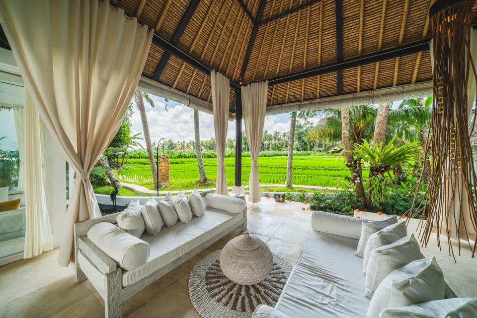 Patio, Day, View (from property/room), Living room, Seating area, Garden view