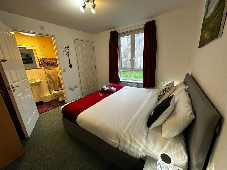 Shower, Bed, Bathroom, Bedroom, wardrobe