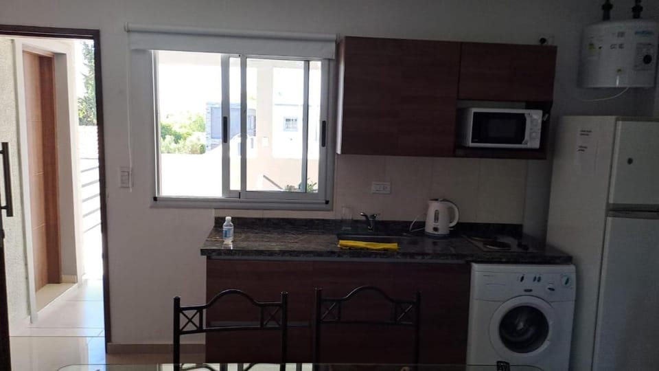 Kitchen or kitchenette, minibar, toaster, washing machine