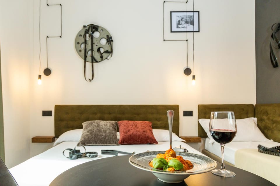 Restaurant/places to eat, Bedroom
