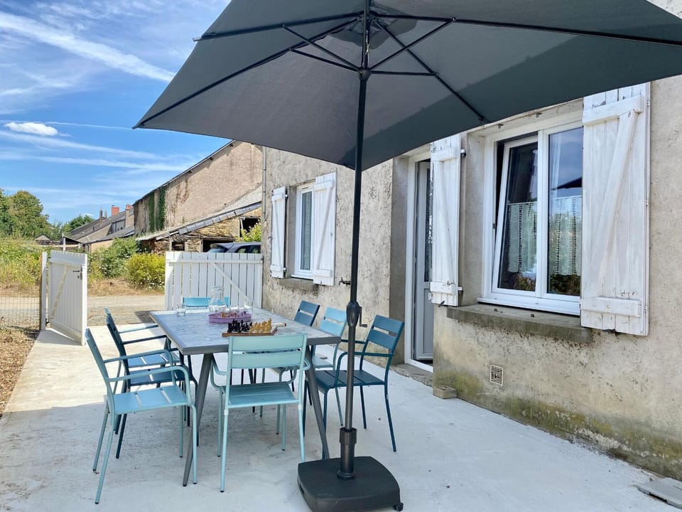 Maison de vacances spacieuse près de la forêt, avec jardin, cheminée, wifi, et équipements de loisirs. - FR-1-306-1223 House in Pays de la Loire