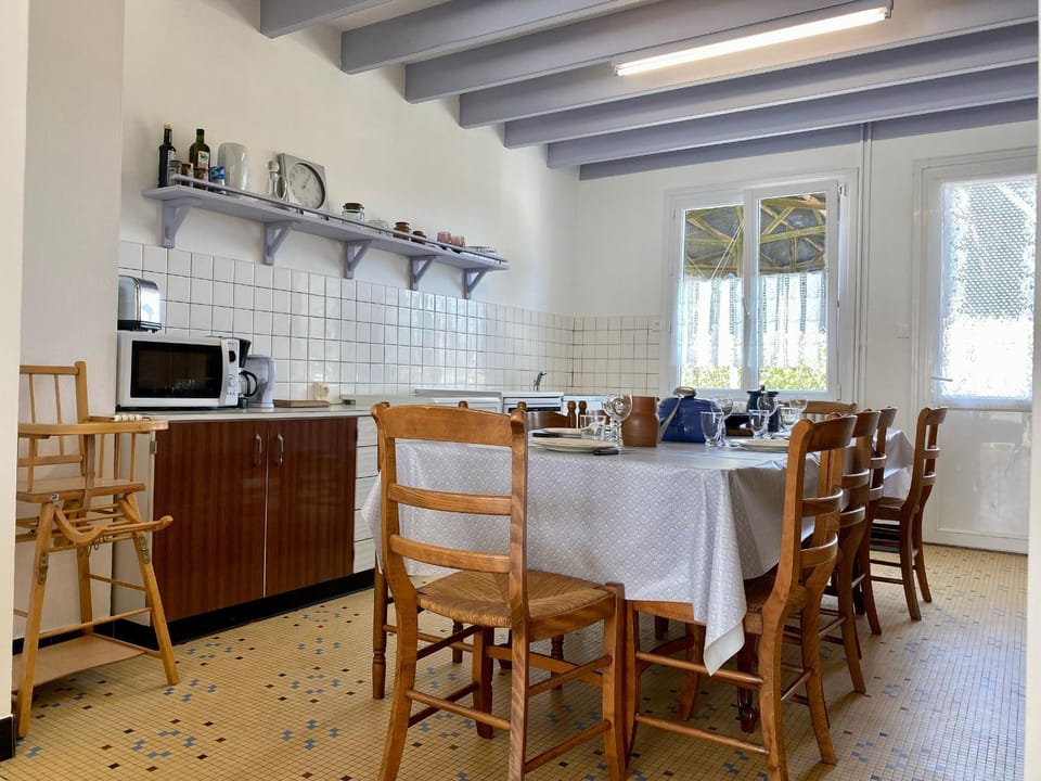 Maison de vacances spacieuse près de la forêt, avec jardin, cheminée, wifi, et équipements de loisirs. - FR-1-306-1223 House in Pays de la Loire
