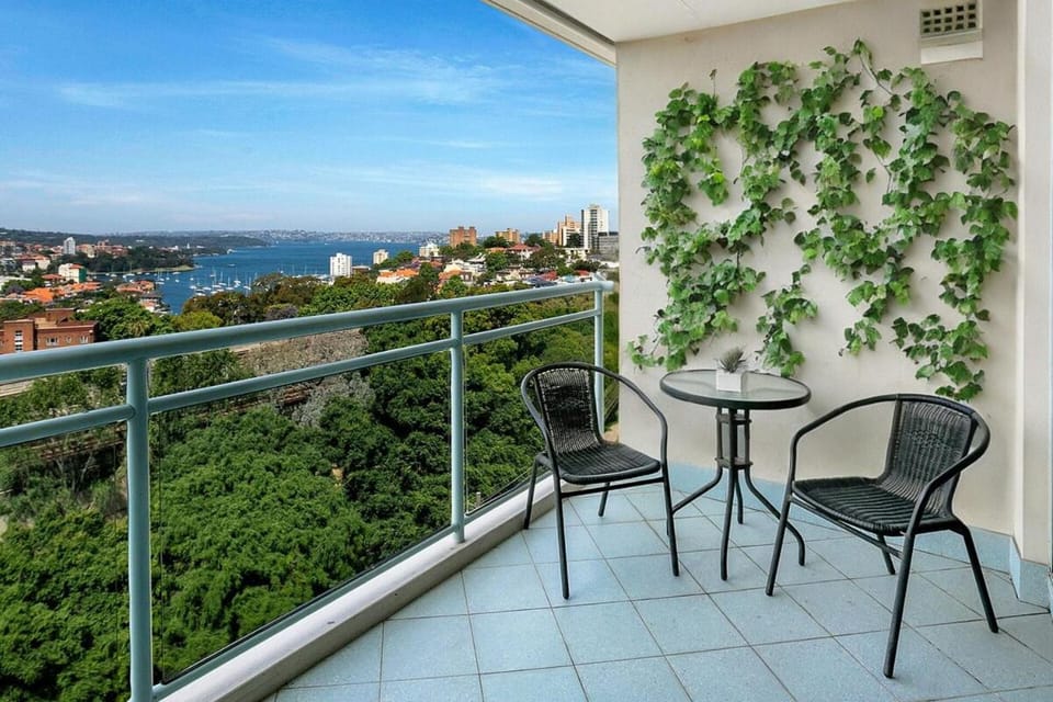 ALF49-Huge 2BR Penthouse Style, Great Water Views Apartment in Sydney