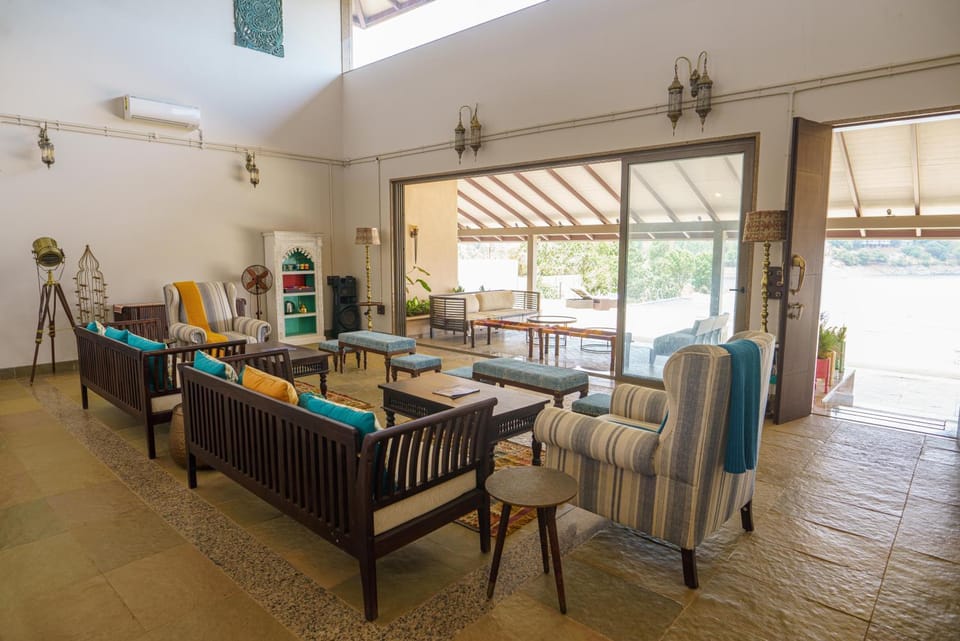 Living room, Seating area