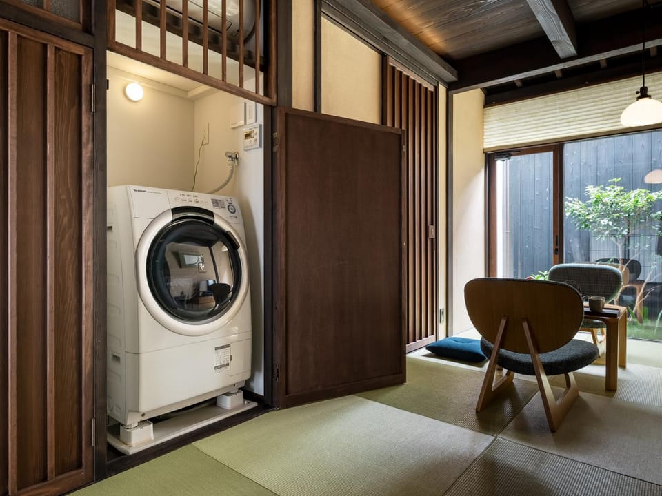 Photo of the whole room, washing machine