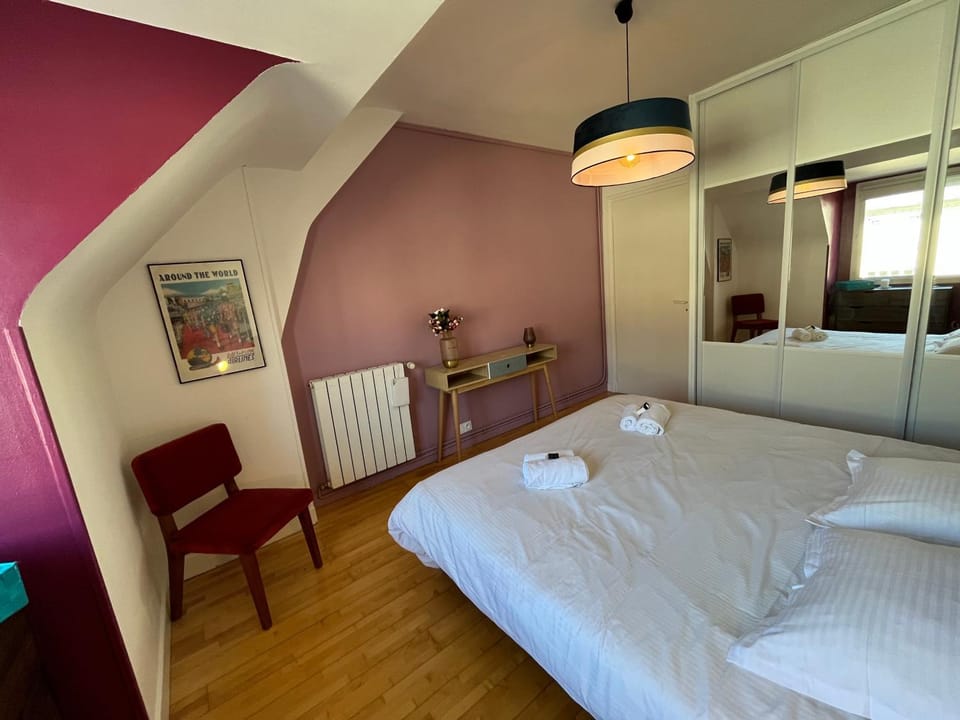 Bed, Photo of the whole room, Bedroom