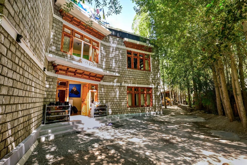 Property building, Day, Garden, Street view