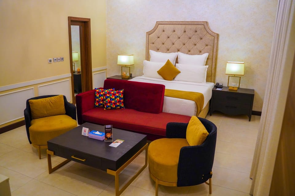 Bed, Photo of the whole room, Seating area, Bedroom