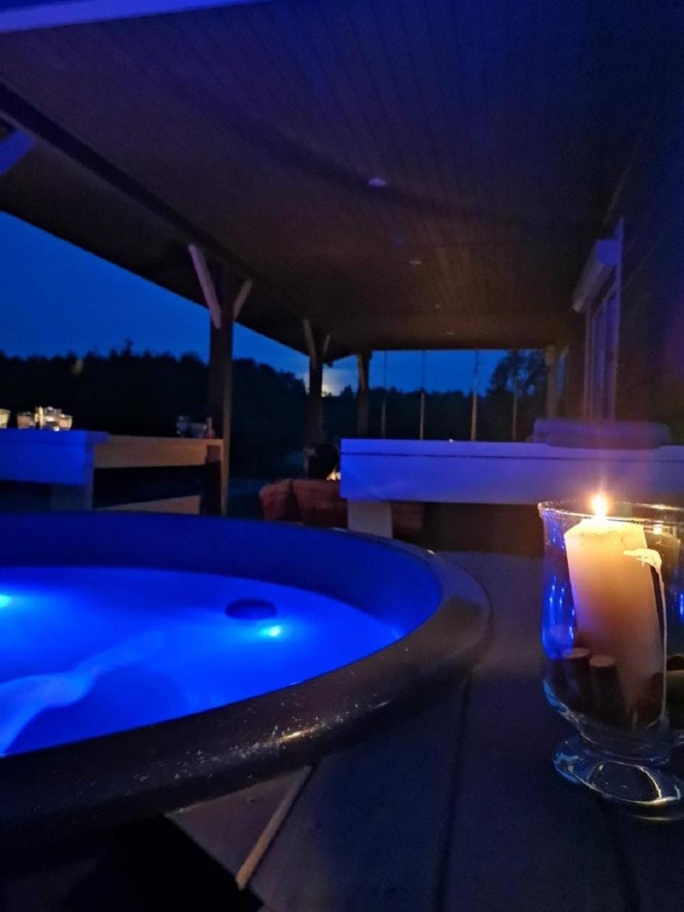 Hot Tub, Hot Tub