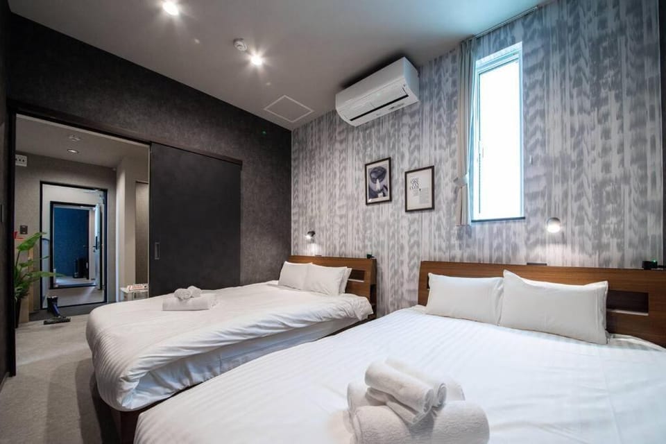 Bed, Bedroom, towels, air conditioner
