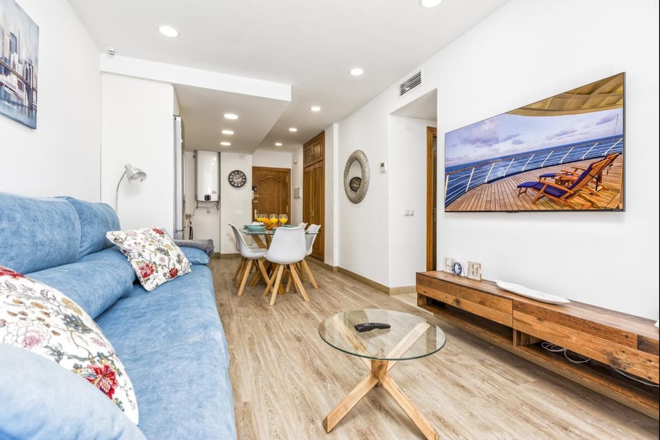 TV and multimedia, Living room, Seating area, Dining area, air conditioner