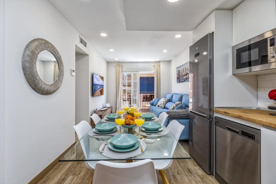 Kitchen or kitchenette, Living room, Seating area, Dining area, minibar, pet friendly