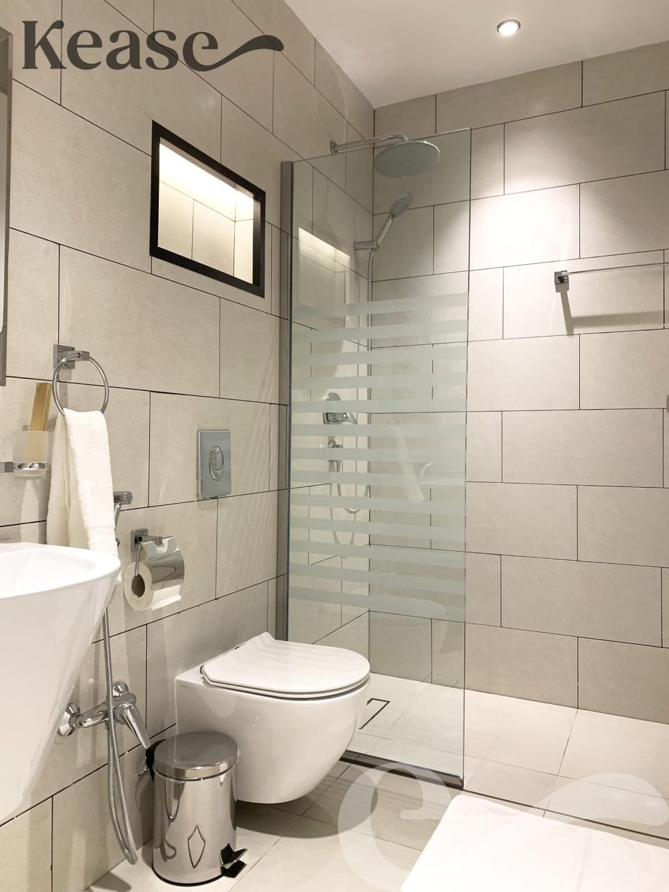 Shower, Toilet, Bathroom, bidet, towels