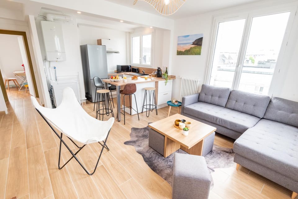 Kitchen or kitchenette, Living room, Seating area, Dining area, oven, kitchen
