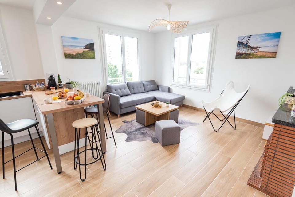 Kitchen or kitchenette, Living room, Seating area, Dining area