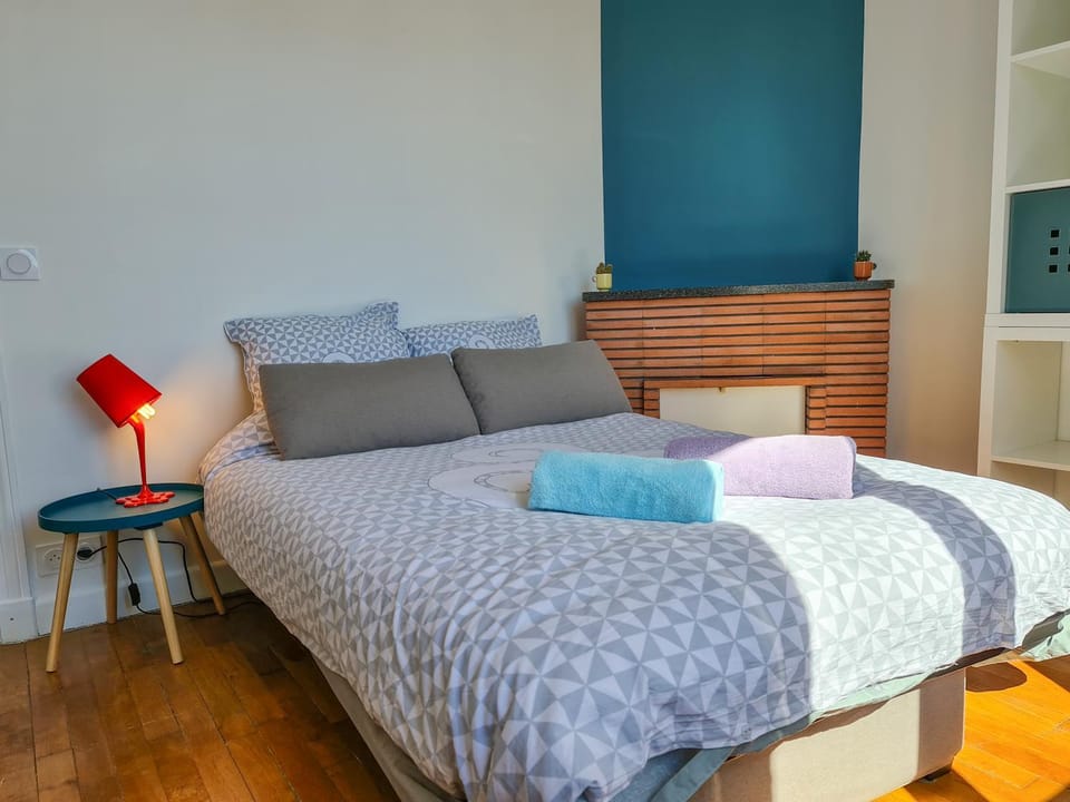 Bed, Photo of the whole room, Bedroom