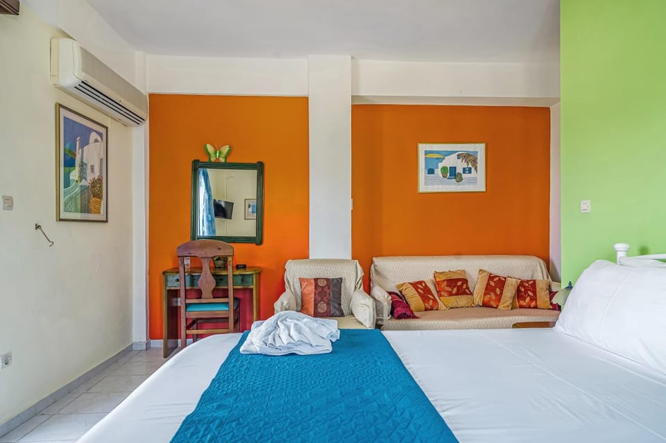 Property building, Living room, Bedroom