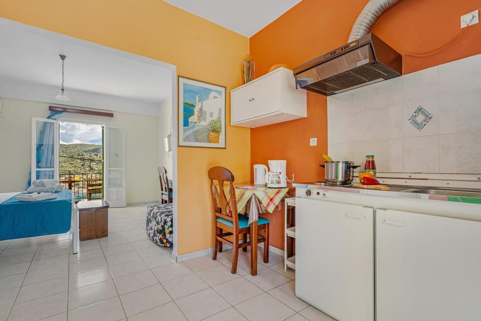 Kitchen or kitchenette, Living room