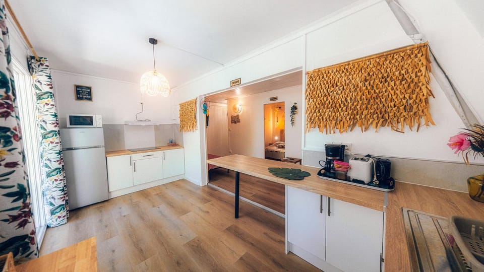 Kitchen or kitchenette, Dining area, kitchen