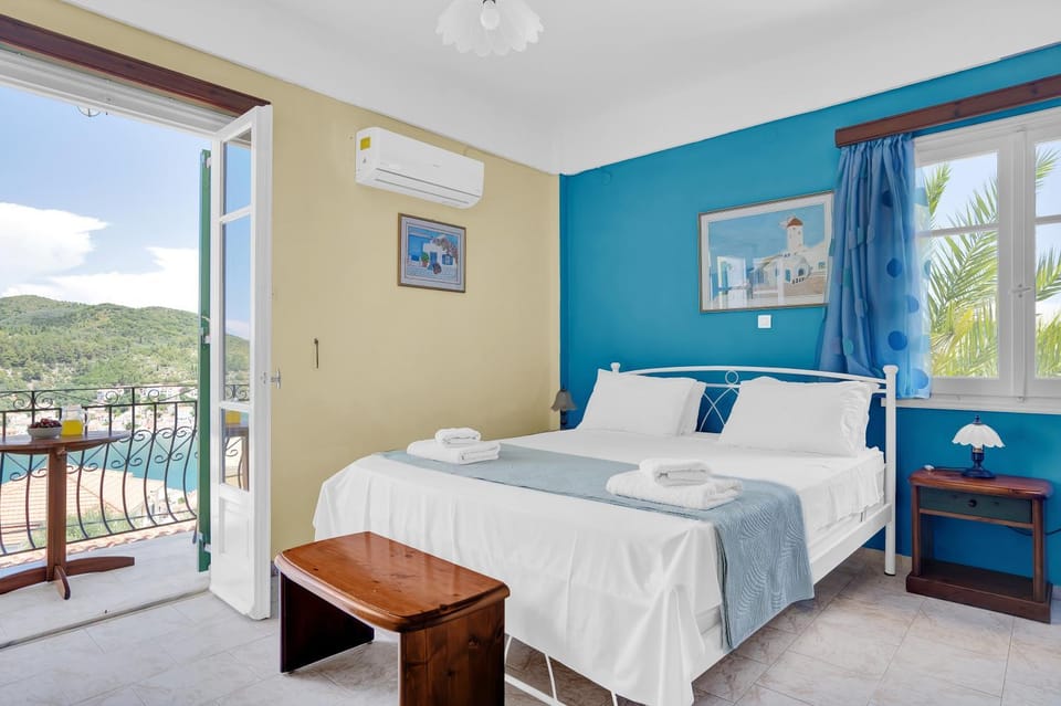 Property building, Living room, Bedroom