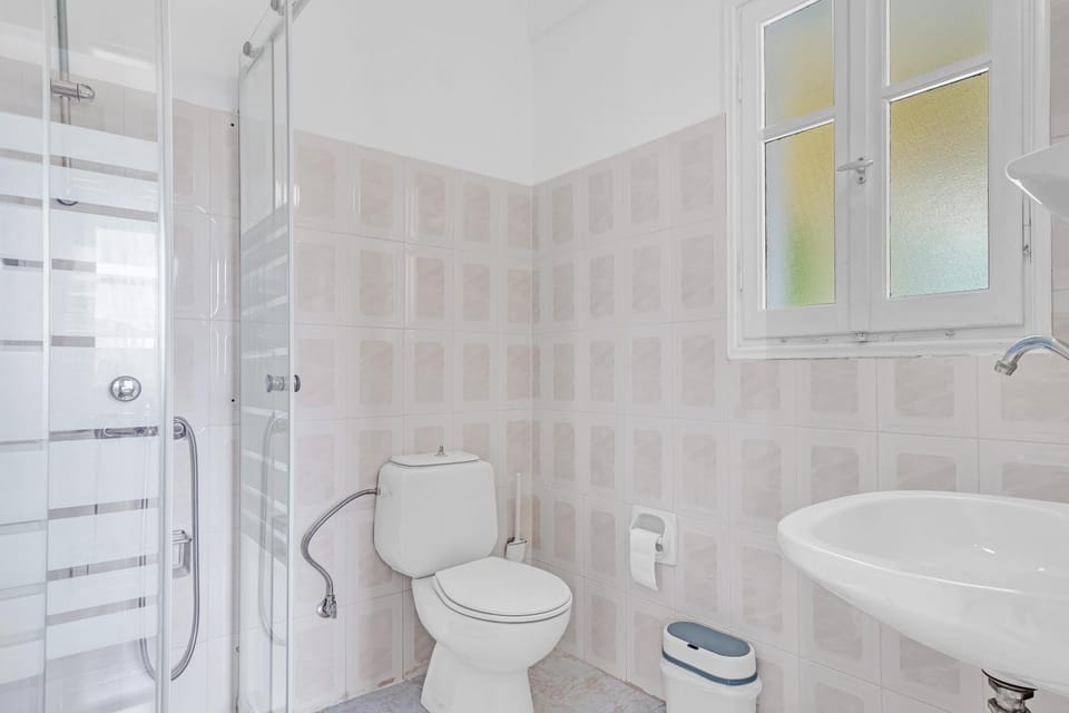 Bathroom, Living room