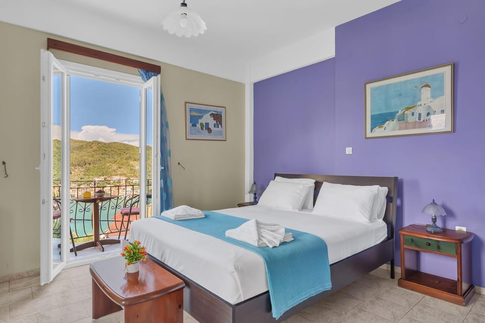 Property building, Living room, Bedroom