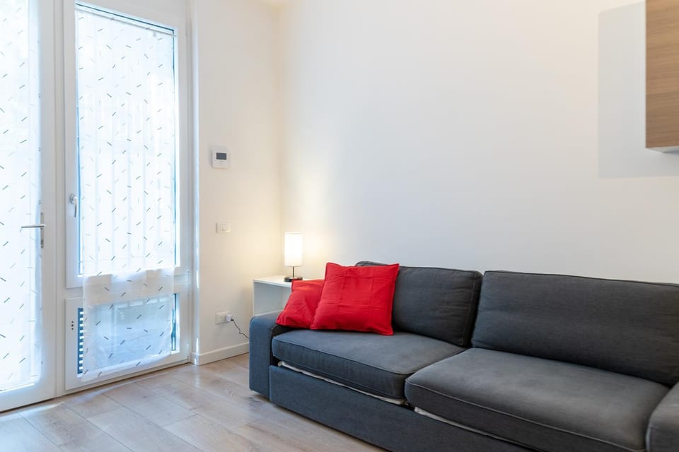 Facade/entrance, Living room, Decorative detail, Seating area