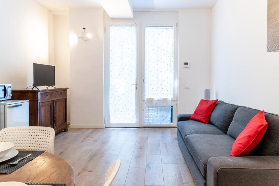 Communal lounge/ TV room, TV and multimedia, Living room, Seating area, Evening entertainment