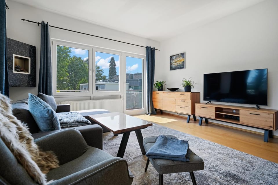 TV and multimedia, Living room, Food