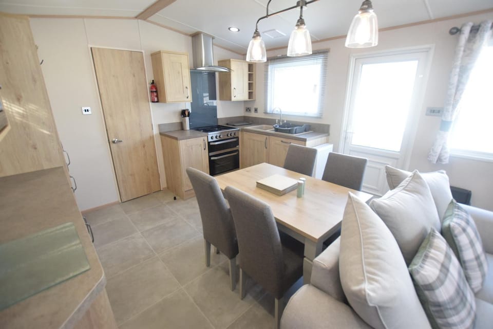 Kitchen or kitchenette, Living room, Dining area, oven, stove