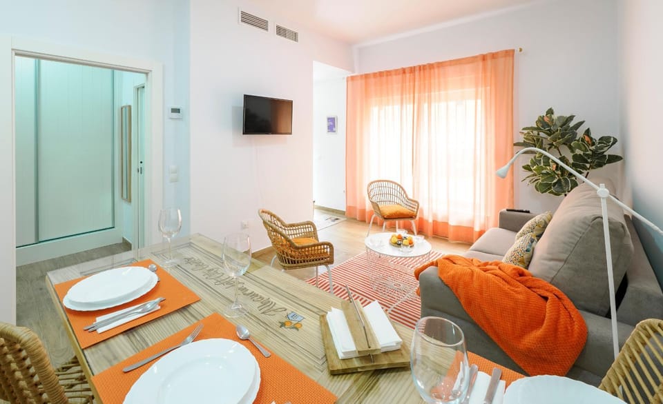 Communal lounge/ TV room, Dining area