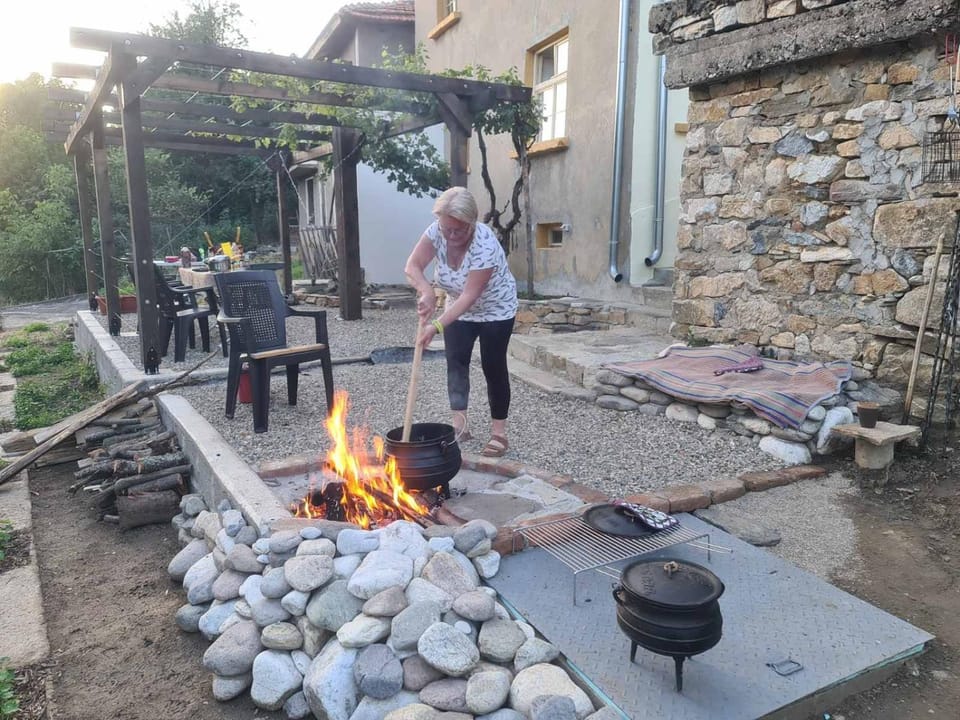 Property building, BBQ facilities, Balcony/Terrace, group of guests, flat iron