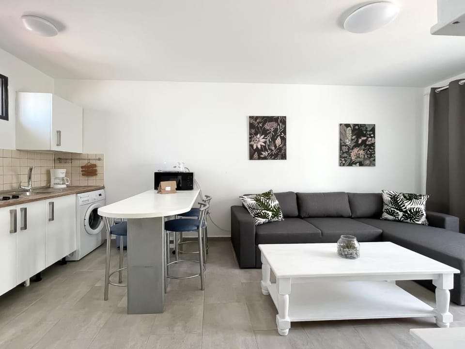 Kitchen or kitchenette, Living room, Dining area