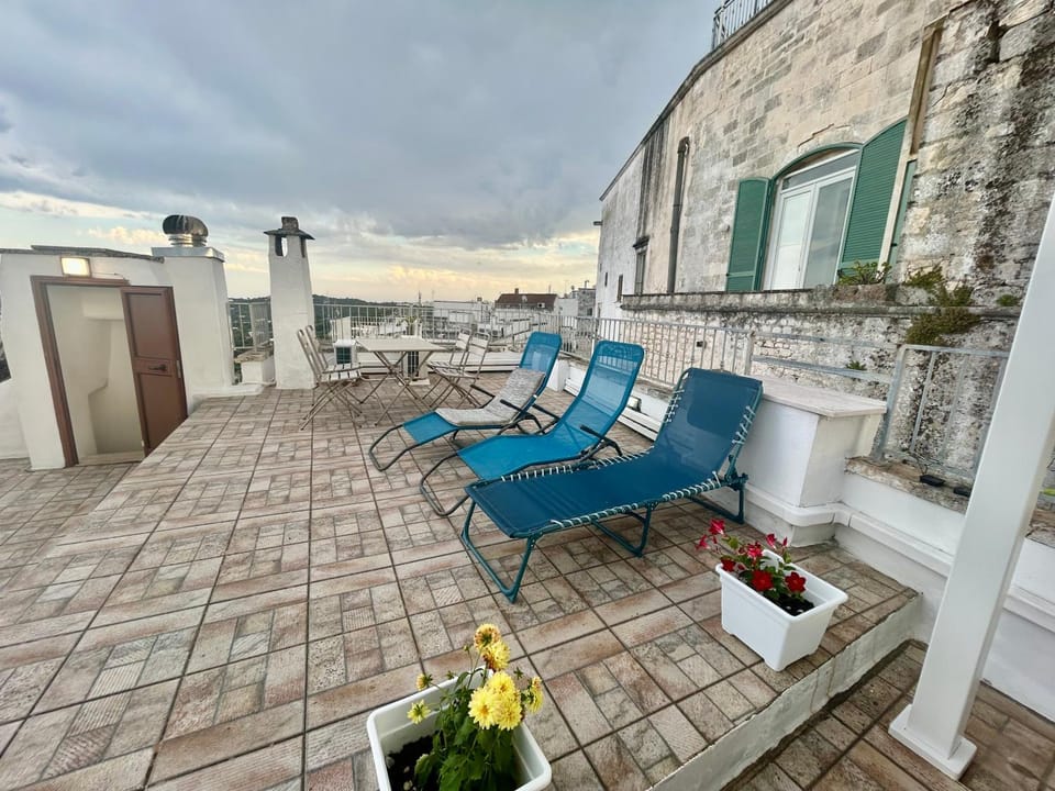 Balcony/Terrace, Dining area, City view, sunbed